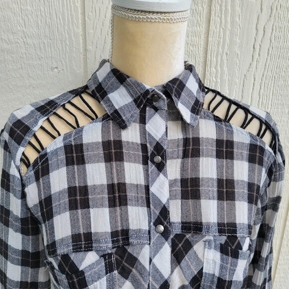 free People buffalo plaid cutout shoulder snap button shirt relaxed fit sz xs - Picture 2 of 5